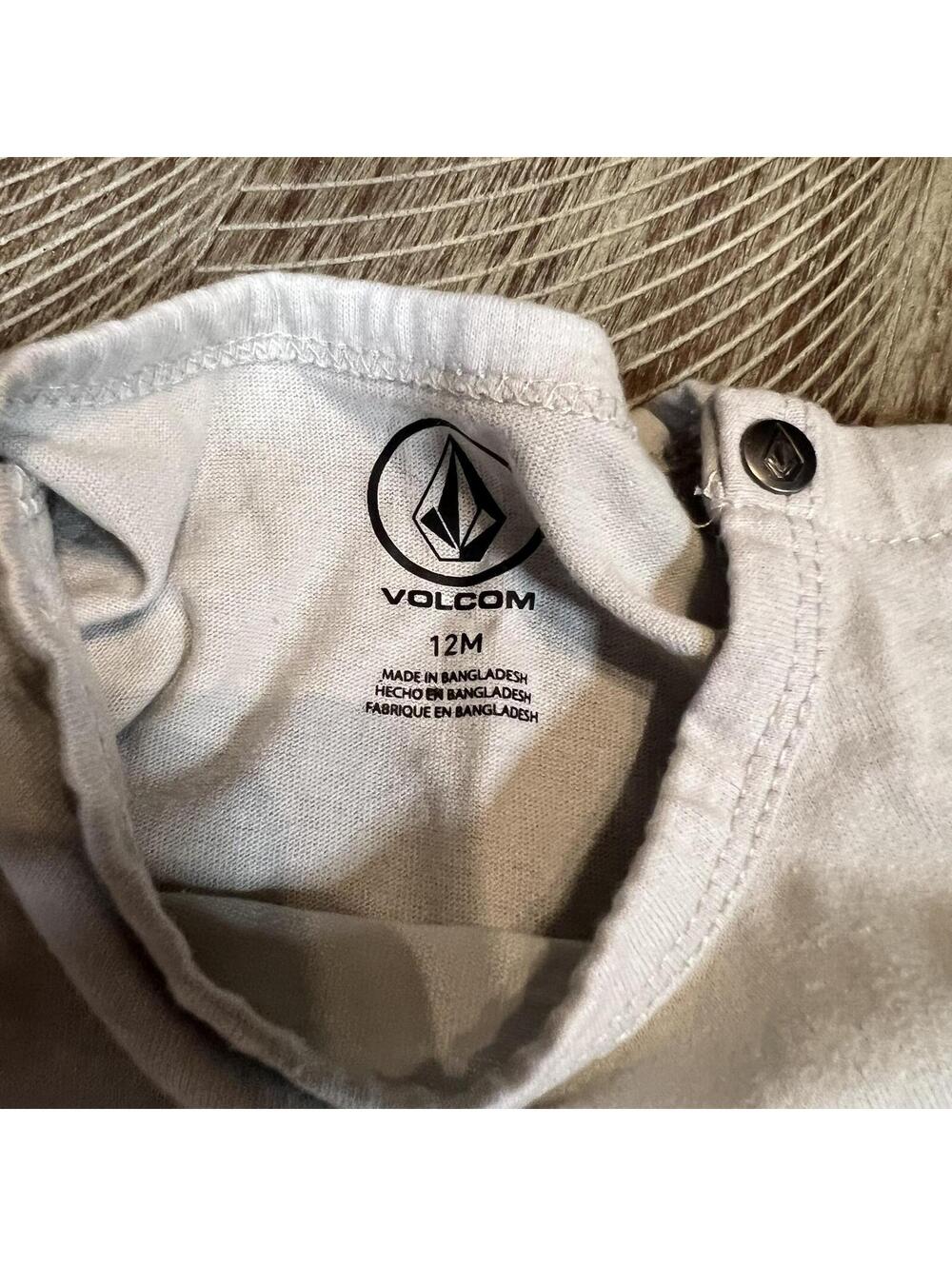 Baby Boy Volcom 3 Piece matching outfit - 12 M - Picture 6 of 9